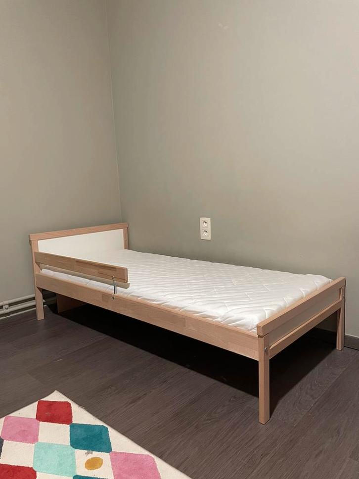 SNIGLAR peuterbed van IKEA met lattenbodem en matras 160x70., Huis en Inrichting, Slaapkamer | Bedden, Zo goed als nieuw, Ophalen