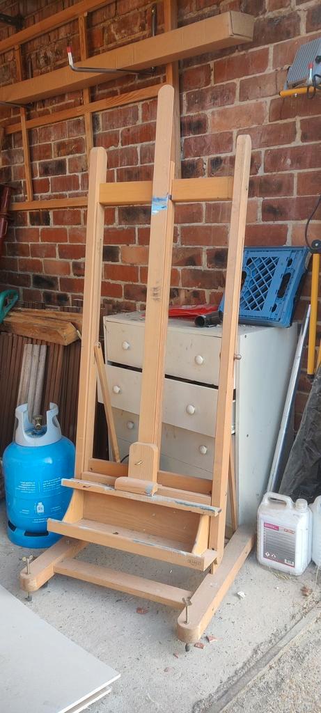 Stevige houten schildersezel – in hoogte verstelbaar, Hobby en Vrije tijd, Schilderen, Zo goed als nieuw, Ophalen