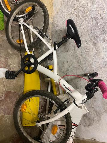 VÉLO DÉCATHLON ENFANT beschikbaar voor biedingen