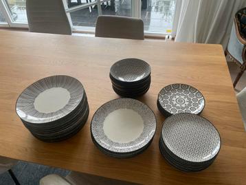 Service assiettes ceramique Maison du Monde beschikbaar voor biedingen