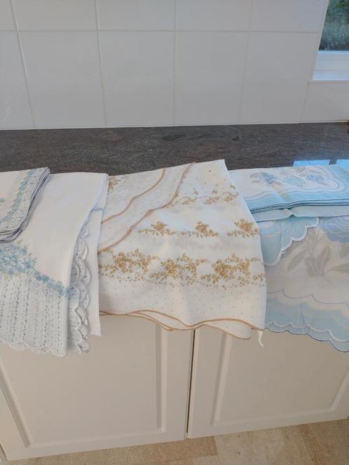 3 ronde tafelkleden met servetten, Huis en Inrichting, Tafelkleden, Ophalen