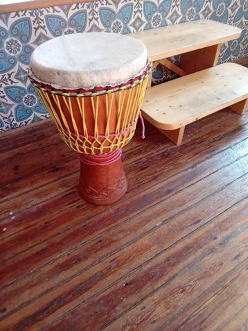 Grand Djembé comme neuf , peau neuve tendue., Musique & Instruments, Percussions, Enlèvement ou Envoi, Comme neuf