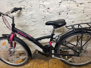 Kinder fiets te koop beschikbaar voor biedingen