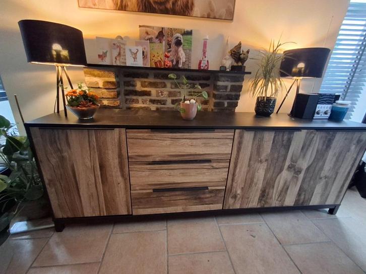 Dressoir moet dringend weg!, Huis en Inrichting, Kasten | Dressoirs, Gebruikt, 200 cm of meer, 25 tot 50 cm, Met lade(s), Met deur(en)