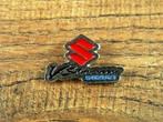 Suzuki V-Strom metalen pin, Verzamelen, Ophalen of Verzenden, Nieuw, Speldje of Pin