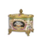 Boîte élégante en porcelaine avec cadres en bronze, Envoi