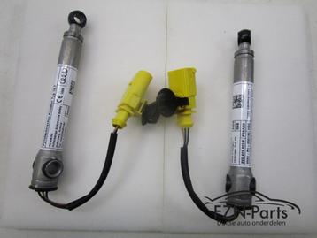 Audi A3 8V Actieve Motorkap Bescherming L+R 8V0823823F beschikbaar voor biedingen