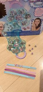 Frozen armbanden maken met bedeltjes en mooi opbergdoosje, Handtassen en Accessoires, Kindersieraden, Ophalen of Verzenden, Zo goed als nieuw