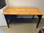 Bureau dennenhout en zwart (Ikea ARKELSTORP) - 2 stuks, Huis en Inrichting, Ophalen, Zo goed als nieuw, Bureau