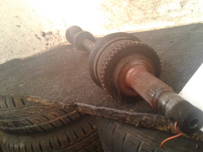 Arbre de transmission avant droit d'un Nissan Primera, Autos : Pièces & Accessoires, Freins & Transmission, Nissan, Utilisé, 3 mois de garantie