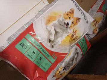 4,5 zakken hondenvoeding Briantos Lamb&Rice beschikbaar voor biedingen