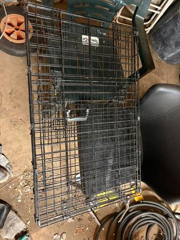 Honden en katten bench beschikbaar voor biedingen