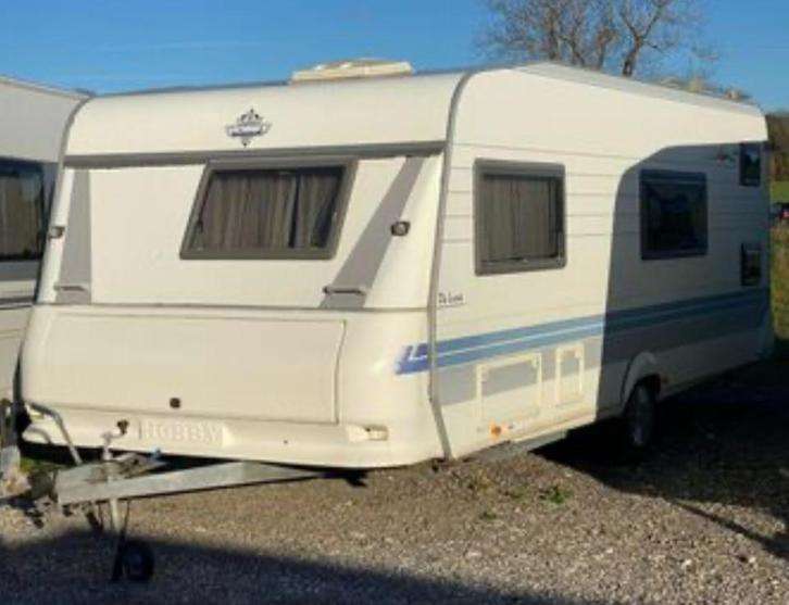 Nette hobby KMFE MET KINDERKAMER!, Caravans en Kamperen, Caravans, Particulier, tot en met 6, 1000 - 1250 kg, Rondzit, Hobby, Frans bed