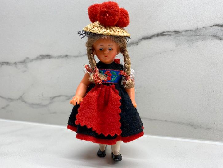 Duitse pop van Schwarzwald uit de jaren ‘50, Verzamelen, Poppen, Zo goed als nieuw, Pop, Ophalen of Verzenden