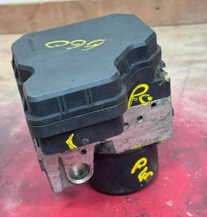 Mitsubishi L200 2006-2015 ABS rem pomp mn102452 1338007110, Auto-onderdelen, Remmen en Aandrijving, Mitsubishi, Ophalen of Verzenden