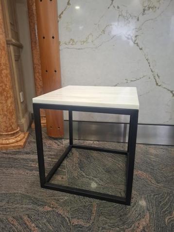 Table en Penthelique, Enlèvement ou Envoi, Neuf