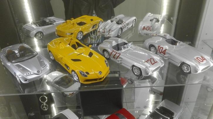MERCEDES VERZAMELING 1/18, Hobby en Vrije tijd, Modelauto's | 1:18, Zo goed als nieuw, Auto, Overige merken, Ophalen of Verzenden