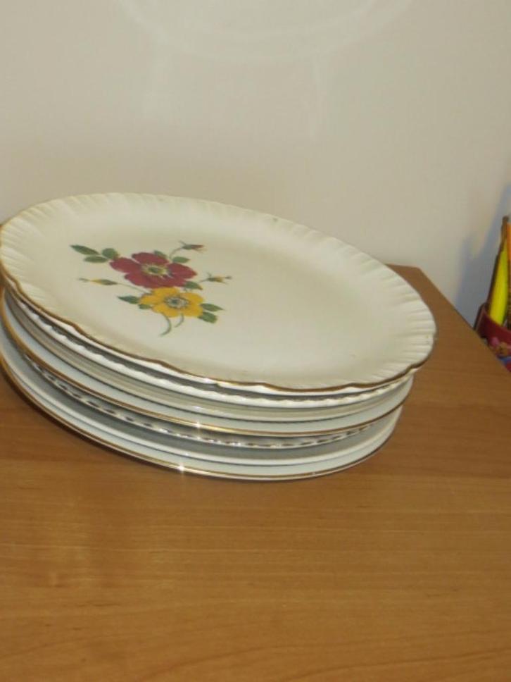 7 verschillende borden met bloemen  - vintage / retro, Huis en Inrichting, Keuken | Servies, Gebruikt, Bord(en), Overige stijlen