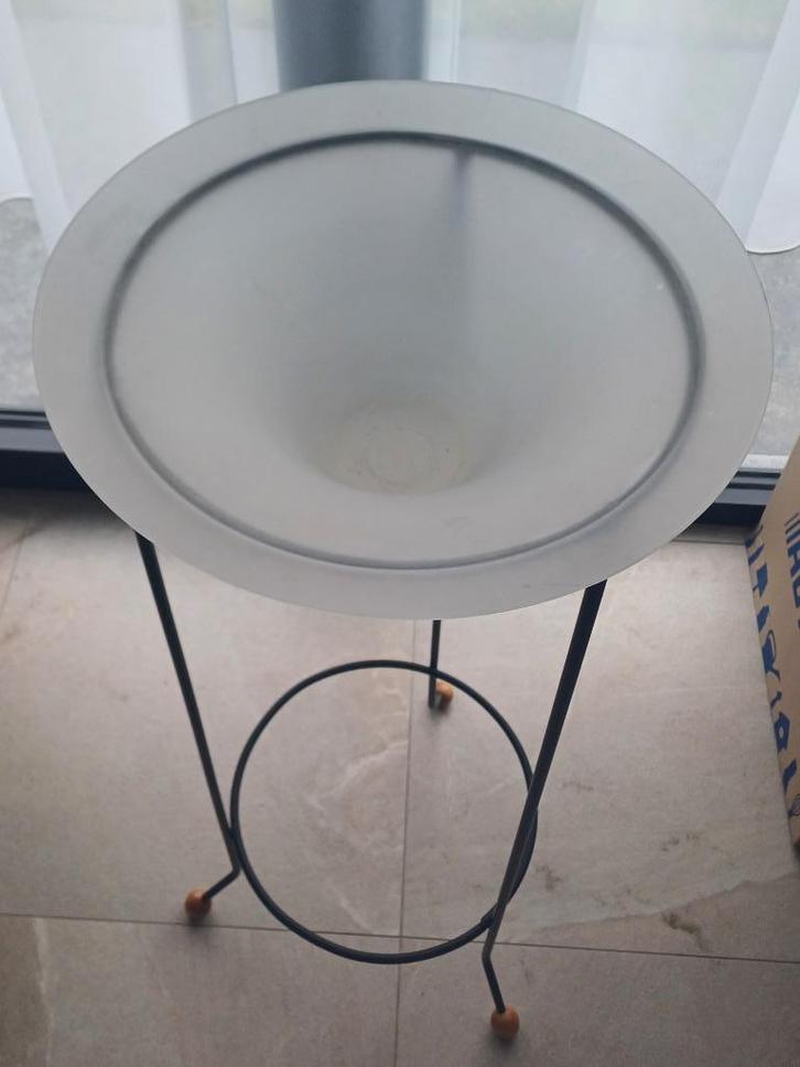 Vintage - metalen staander met glazen stolp, Huis en Inrichting, Woonaccessoires | Stolpen, Nieuw, Ophalen