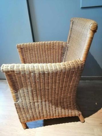 Rotan zetel beschikbaar voor biedingen