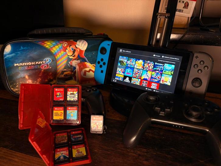 Nintendo Switch mario bundel met 8 games, Games en Spelcomputers, Spelcomputers | Overige, Zo goed als nieuw, Ophalen of Verzenden