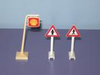 2 Oude lego verkeersbordjes + reclamebordje., Ophalen of Verzenden, Gebruikt, Lego