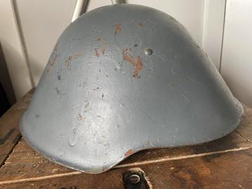 Vroege NVA m56 stahlhelm met liner beschikbaar voor biedingen
