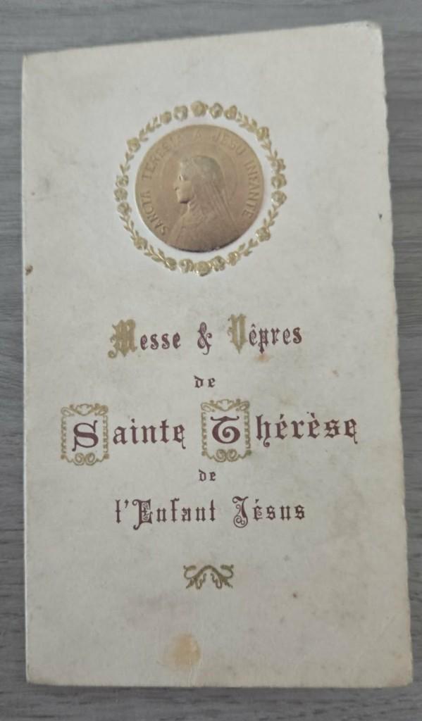 Sainte Thérèse Messe et vêpres 1927 misboekje Lisieux, Verzamelen, Bidprentjes en Rouwkaarten, Bidprentje, Verzenden