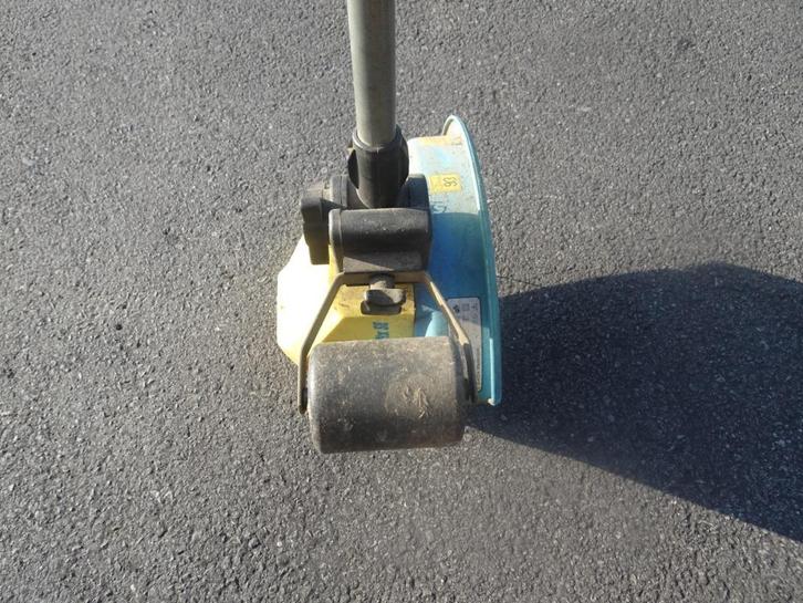 1 elektrische gazontrimmer, 2 onkruidschoffels, 1 grote hand, Tuin en Terras, Grastrimmers, Gebruikt, Ophalen