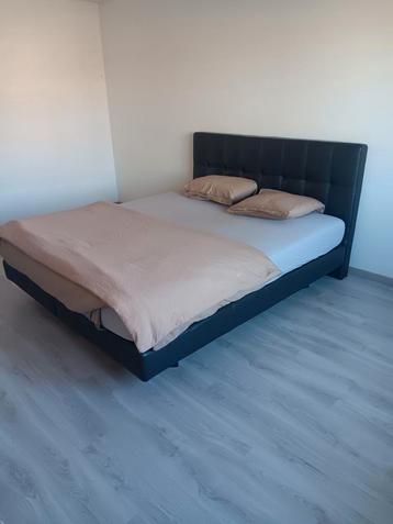 Boxspring 180 x 200 ( zonder matras ) beschikbaar voor biedingen