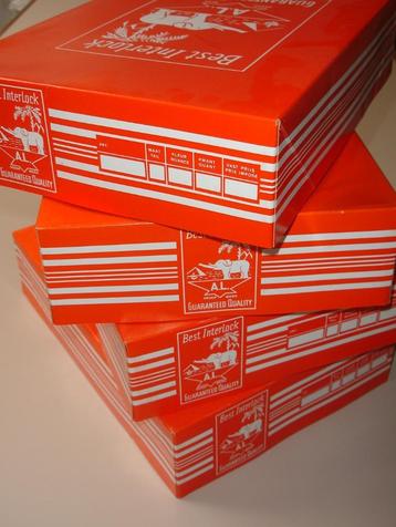 dozen in karton = zeer handig voor opbergen of sorteren ! beschikbaar voor biedingen