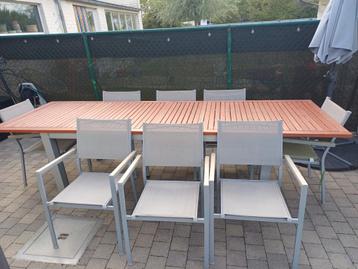 8 tuinstoelen en stapelbare stoelen voor de winter  beschikbaar voor biedingen