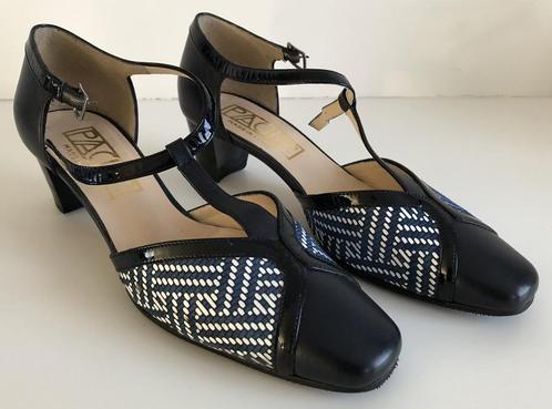 Elegante comfort pump met bandje – donkerblauw, Kleding | Dames, Schoenen, Zo goed als nieuw, Pumps, Blauw, Ophalen of Verzenden