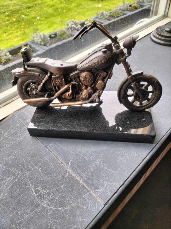 Harley Davidson motor bronzenbeeld, Motoren, Motoren | Harley-Davidson, Bedrijf, Chopper, Ophalen of Verzenden
