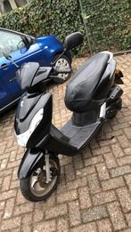 Ik verkoop hier mijn betrouwbaar scooter Peugeot kisbee, Fietsen en Brommers, Ophalen, Overige modellen, Klasse A (25 km/u), Zo goed als nieuw