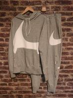 Nike essentials Swoosh NSW hoodie + sweatpants Grey/White, Kleding | Heren, Sportkleding, Maat 52/54 (L), Fitness, Nike, Ophalen of Verzenden