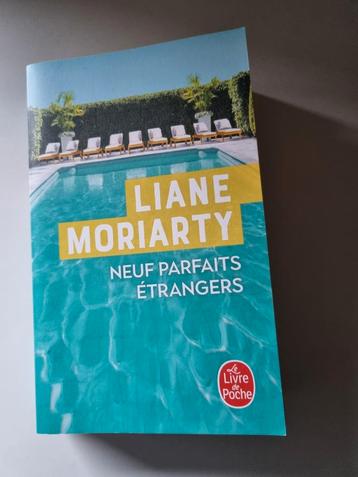 Neuf parfaits étrangers ( Liane Moriarty) 2021 disponible aux enchères