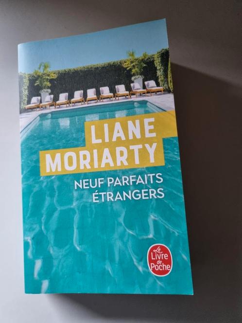 Neuf parfaits étrangers ( Liane Moriarty) 2021, Livres, Romans, Comme neuf, Enlèvement ou Envoi