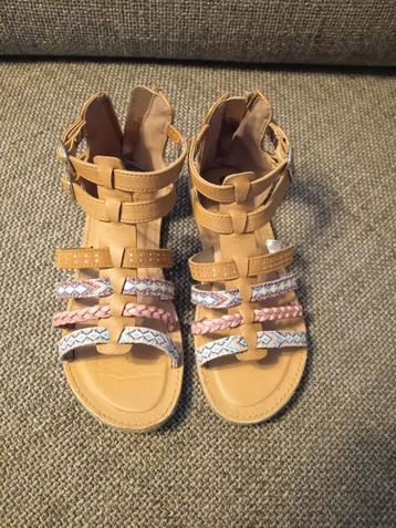 Sandalen met gesloten hiel - maat 31 beschikbaar voor biedingen