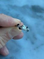 Unieke ontworpen diamanten verlovingsring - .75 karaat, Handtassen en Accessoires, Ringen, Ophalen, Wit, Zo goed als nieuw, Met edelsteen