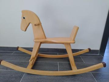 Schommelpaardje beschikbaar voor biedingen