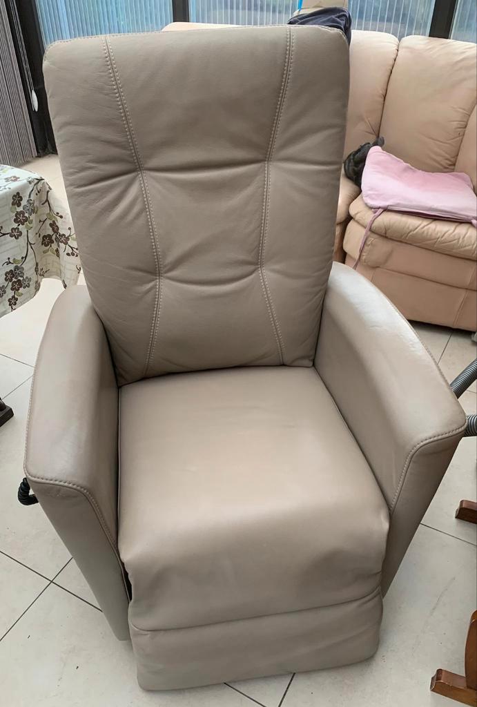 Elektrische lederen relax zetel, Huis en Inrichting, Fauteuils, Zo goed als nieuw, Ophalen