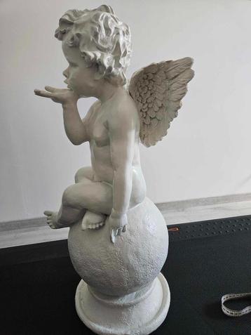 Status Resin Angel  beschikbaar voor biedingen