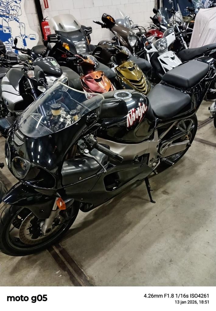 Kawasaki zx-7r ninja