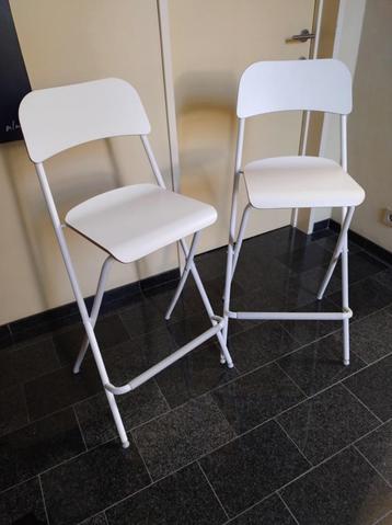 2 barkrukken Franklin Ikea, opklapbaar, wit, 74 cm. €30 vr 2, Huis en Inrichting, Ophalen, Met voetsteun, 60 tot 90 cm, Zo goed als nieuw