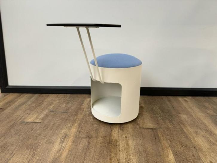 Verrijdbare poef met opberg vak en tafeltje, Huis en Inrichting, Zetels | Voetbanken en poefs, Metaal, Ophalen of Verzenden