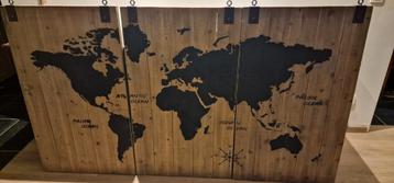 Houten wereldkaart beschikbaar voor biedingen