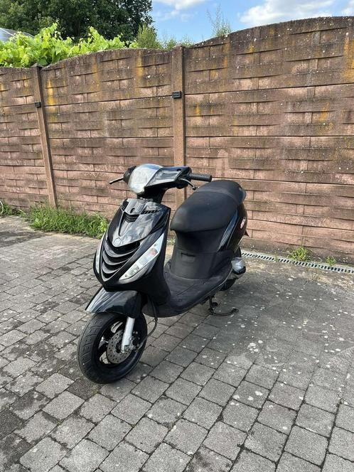 Piaggio zip 2t A Klasse, Fietsen en Brommers, Scooters | Piaggio, Zo goed als nieuw, Zip, Klasse A (25 km/u), Tweetakt, Ophalen