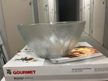 3 saladiers en verre avec motifs. beschikbaar voor biedingen