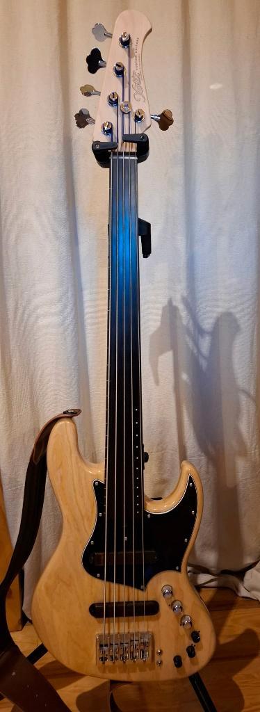 Xotic xj1t 5 fretless, Muziek en Instrumenten, Snaarinstrumenten | Gitaren | Bas, Zo goed als nieuw, 5-snarig, Fretloos, Ophalen of Verzenden